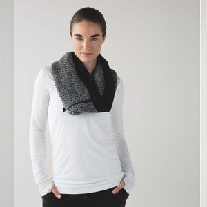 Lululemon Falling Freely Neck Warmer